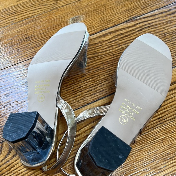 Annie clear sandals w/gold leaf pattern, clear heels.  Great condition. Size 7.5 - Picture 8 of 12